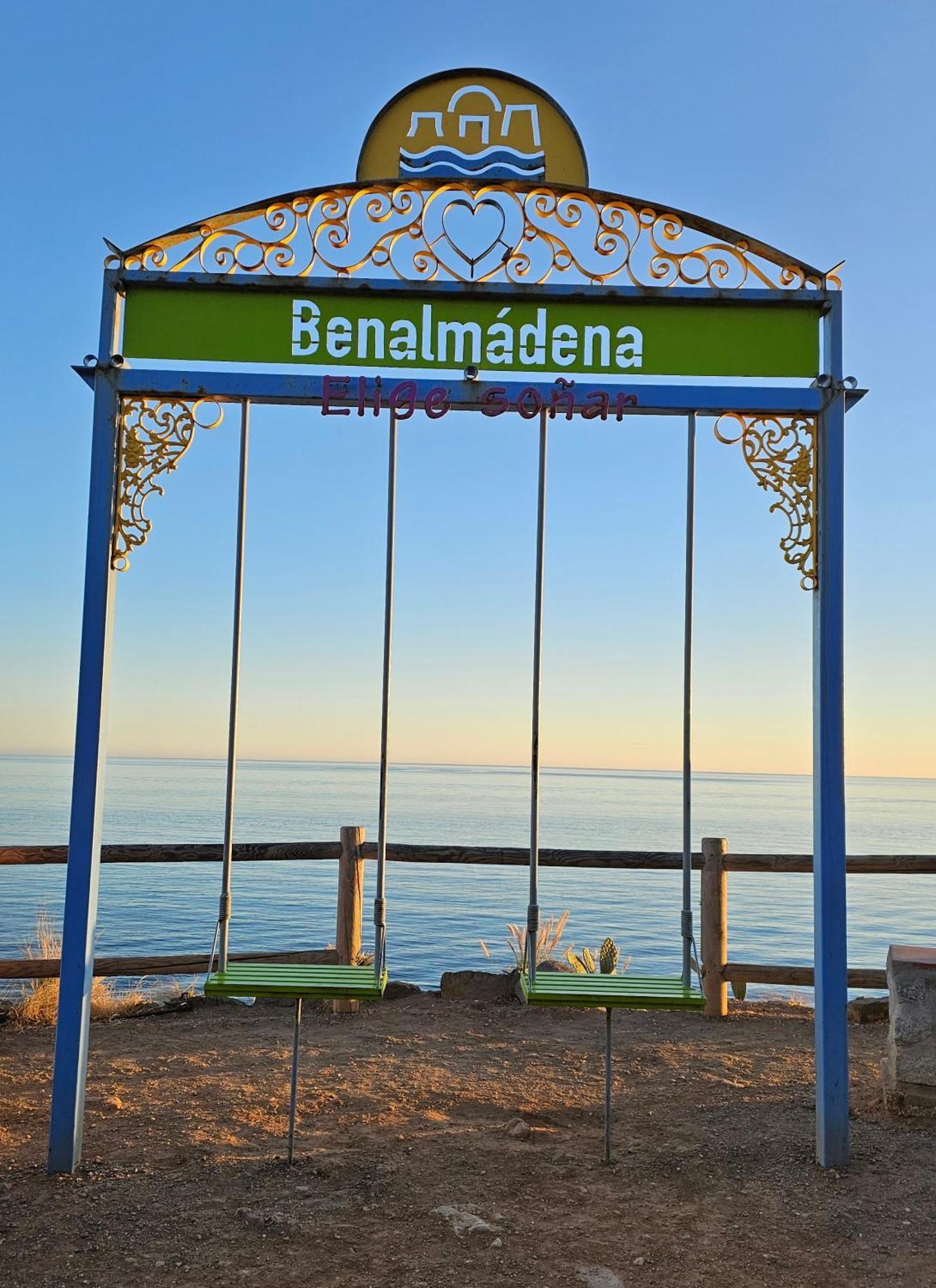 Apartamento Entero, Enormes Piscinas, Terraza Y Playa Benalmadena Bagian luar foto