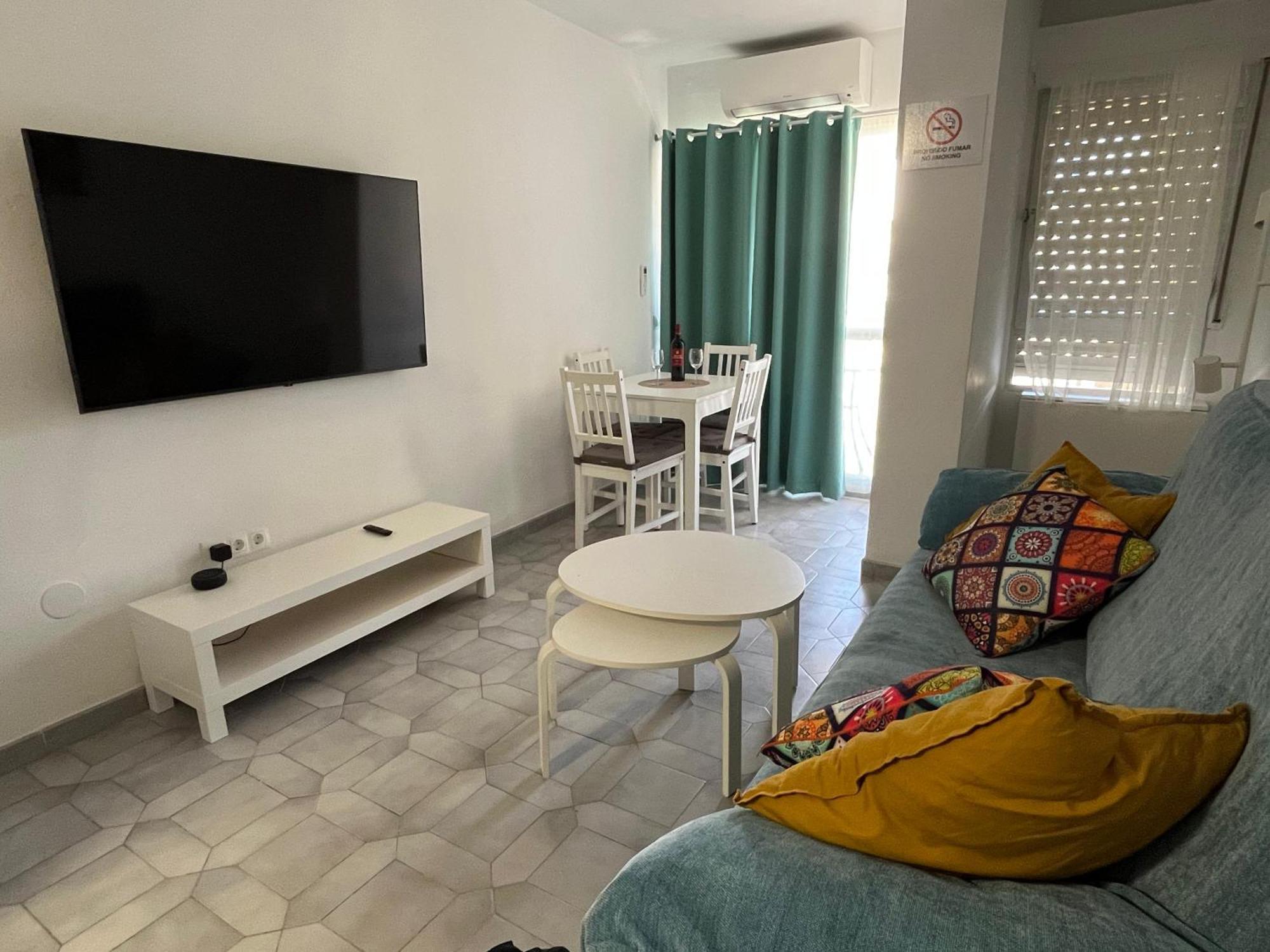 Apartamento Entero, Enormes Piscinas, Terraza Y Playa Benalmadena Bagian luar foto