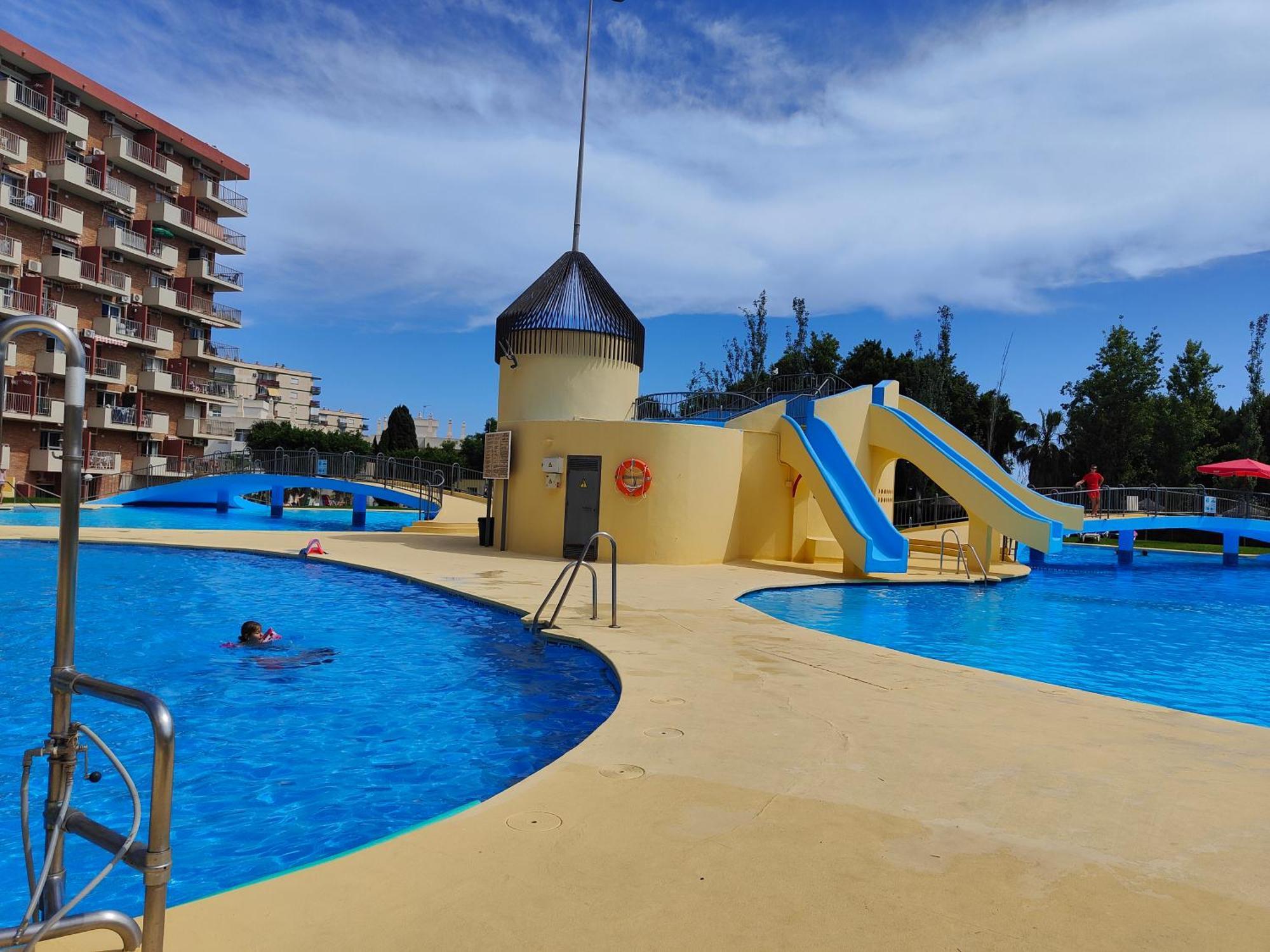 Apartamento Entero, Enormes Piscinas, Terraza Y Playa Benalmadena Bagian luar foto
