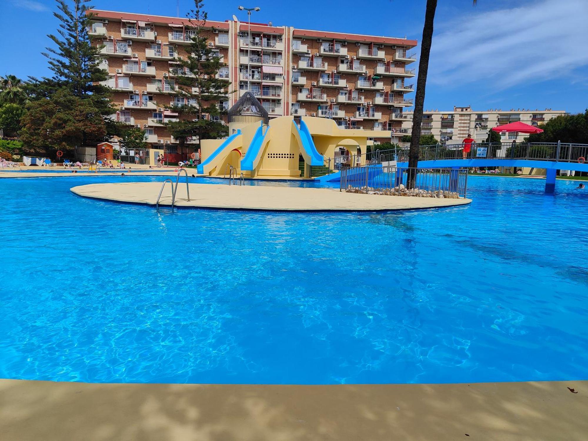 Apartamento Entero, Enormes Piscinas, Terraza Y Playa Benalmadena Bagian luar foto